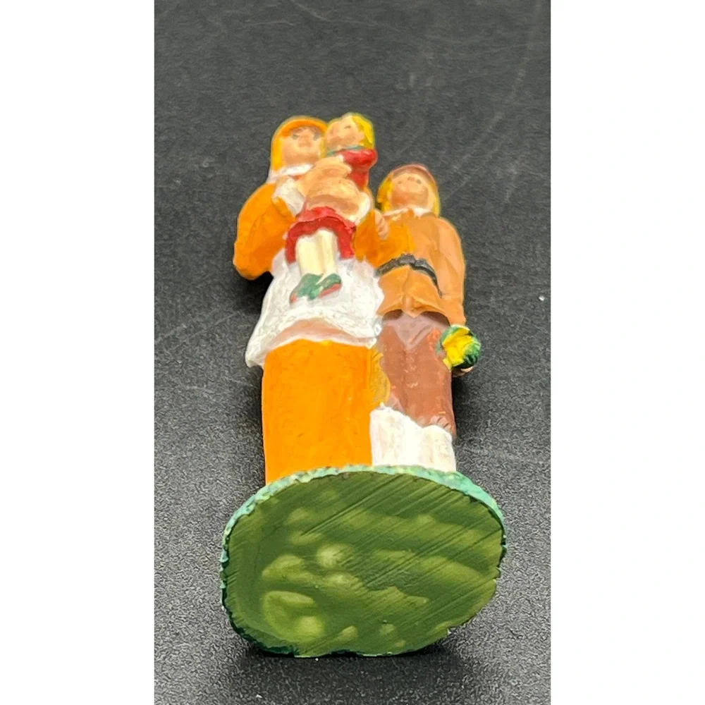 Thanksgiving Decor Set Happy Thanksgiving Block Sign Pilgrim Family Figurine 4